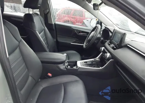 2021 Toyota Rav4 Xle Premium z USA, uszkodzony, nr VIN 2T3A1RFV4MW233843